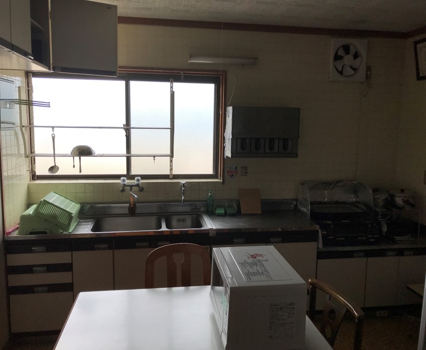 修繕前のキッチン