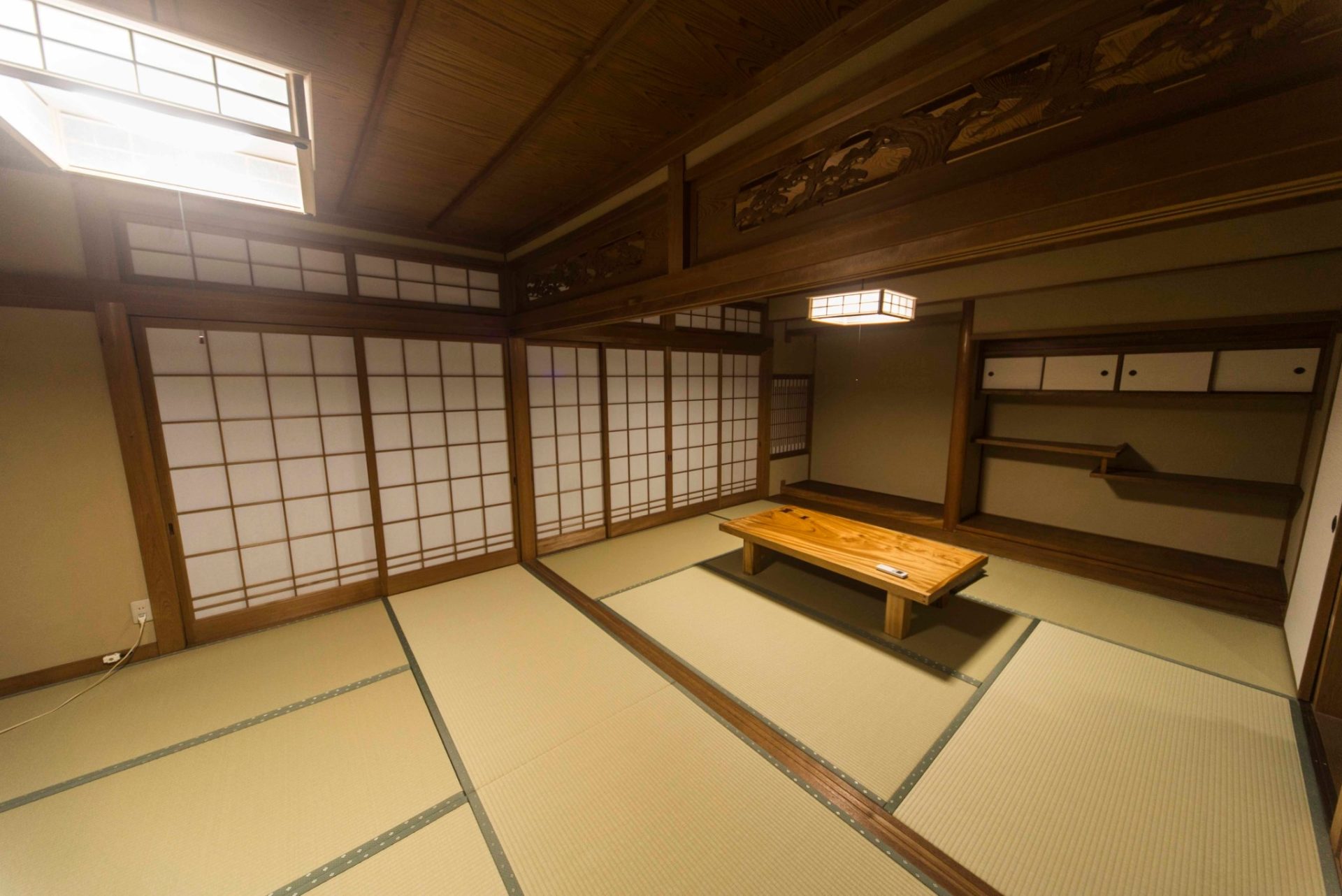 2階は2つの部屋の仕切りを取って1つの部屋に(畳・建具を新調)