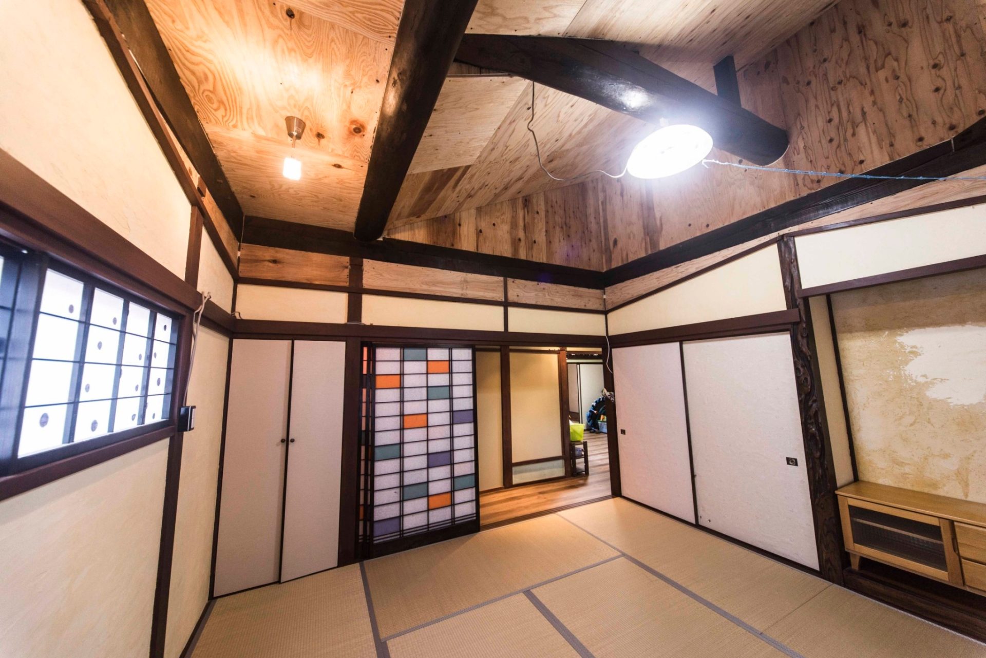 DIYで壁も天井も建具も変えて明るい雰囲気に